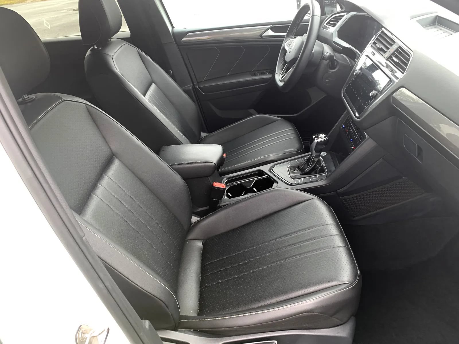 Used 2023 Volkswagen Tiguan SE R-Line FWD image 30