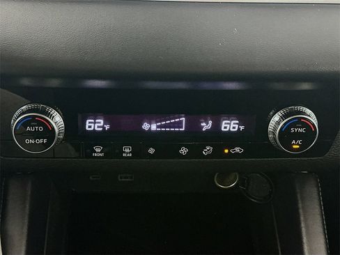 Used 2024 Mitsubishi Outlander ES image 18