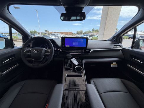 New 2026 Toyota Sienna XSE FWD image 22