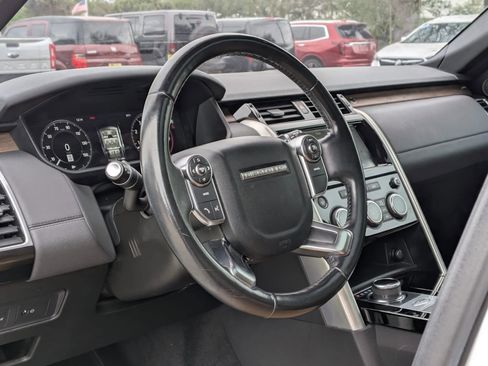 Used 2018 Land Rover Discovery HSE AWD/4WD image 17