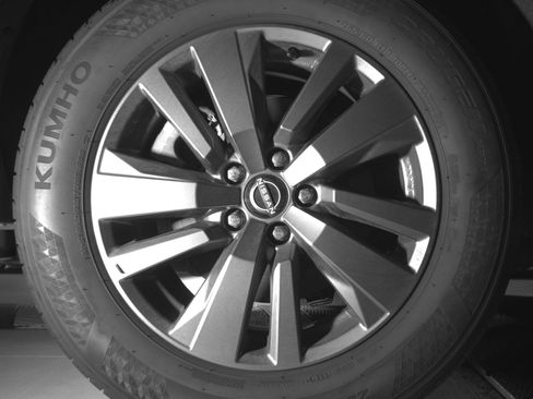 Used 2025 Nissan Pathfinder SV image 15