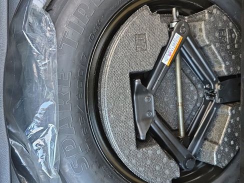 Used 2024 Toyota RAV4 XLE image 17