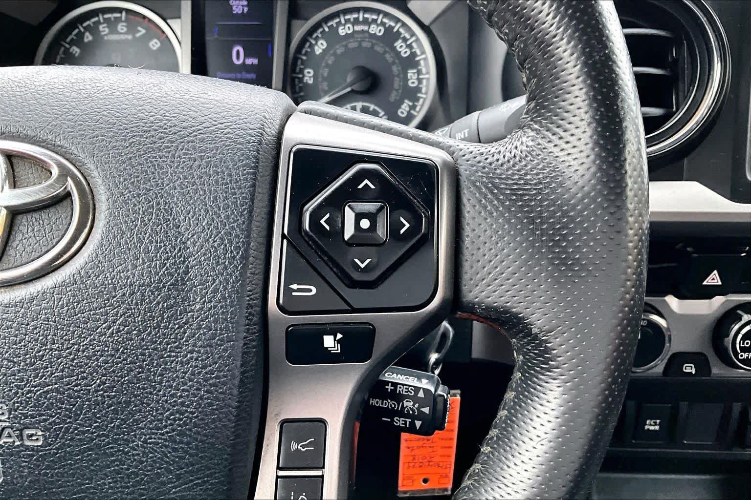 Used 2018 Toyota Tacoma SR5 AWD/4WD image 25