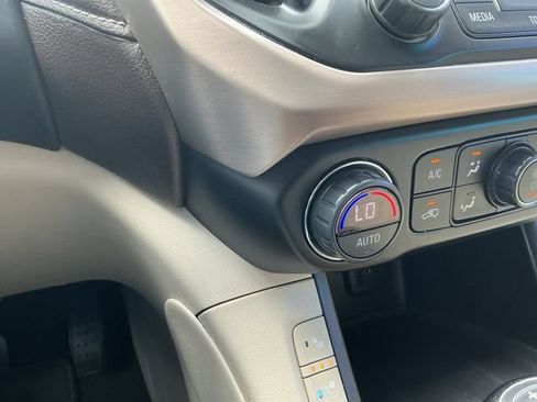 Used 2019 GMC Acadia Denali w/ Technology Package FWD image 17