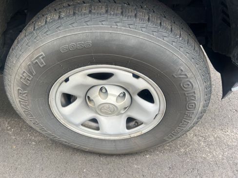 Used 2016 Toyota Tacoma SR image 5