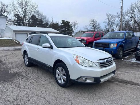 Used 2011 Subaru Outback 2.5i Limited image 3