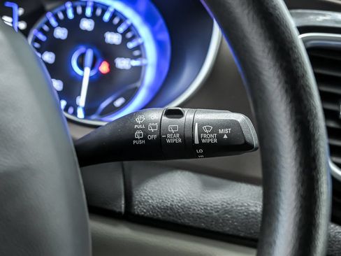 Used 2021 Chrysler Voyager LX FWD image 23