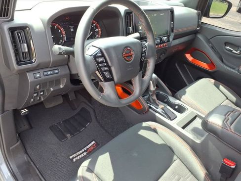Used 2025 Nissan Frontier PRO-4X AWD/4WD image 12