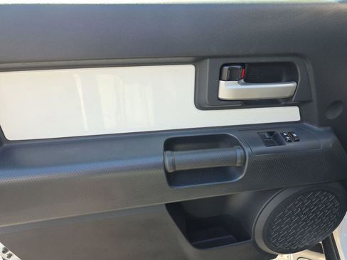 Used 2014 Toyota FJ Cruiser 4WD image 5