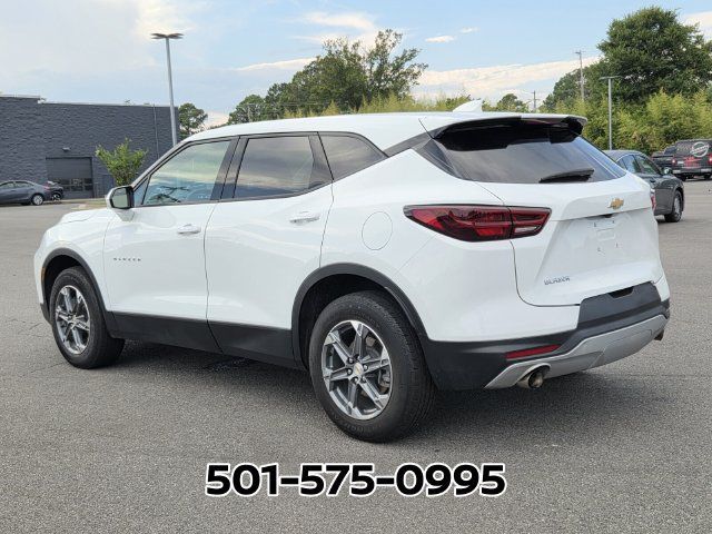 Used 2024 Chevrolet Blazer LT FWD image 3