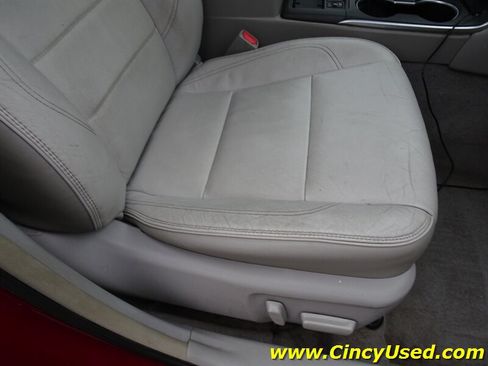 Used 2017 Toyota Camry XLE w/ Moonroof Package FWD image 27