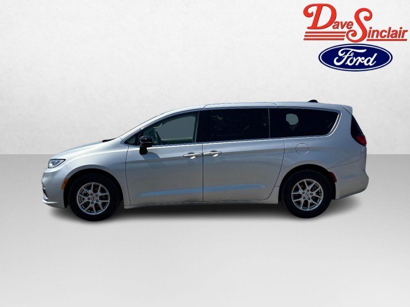 Used 2024 Chrysler Pacifica Touring-L FWD image 10
