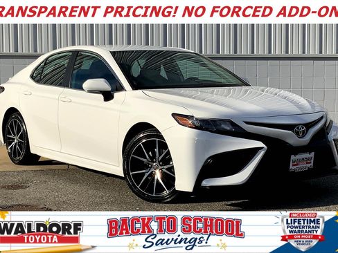 Used 2022 Toyota Camry SE FWD image 1