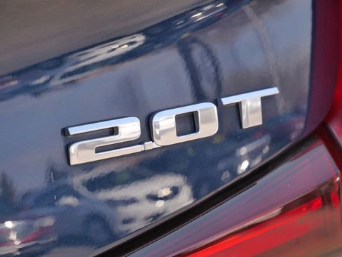 Used 2019 Cadillac XT4 Luxury w/ Cold Weather Package image 22