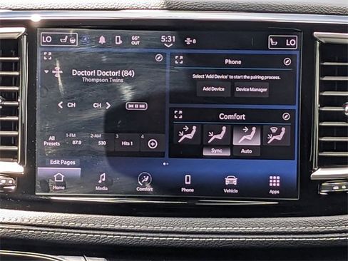 Used 2023 Chrysler Pacifica Touring image 13