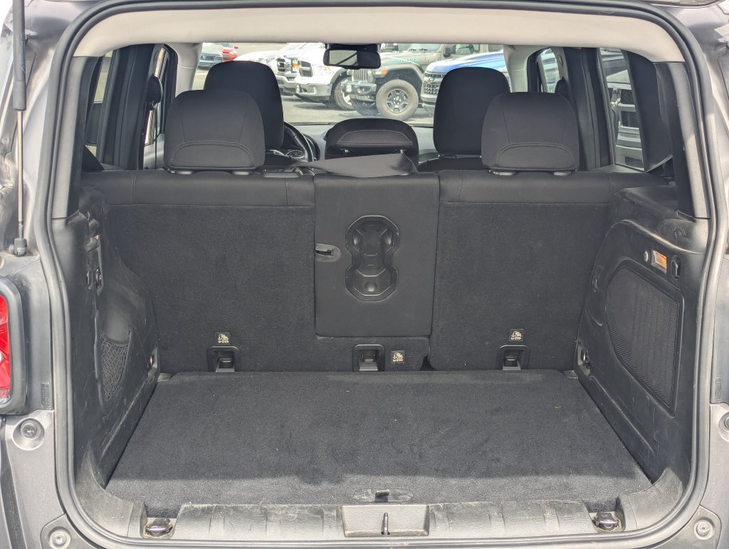 Used 2016 Jeep Renegade Latitude AWD/4WD image 29