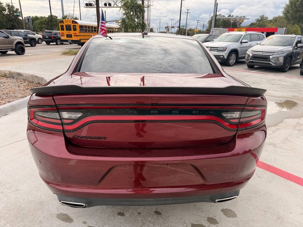 Used 2021 Dodge Charger SXT w/ Blacktop Package RWD image 4