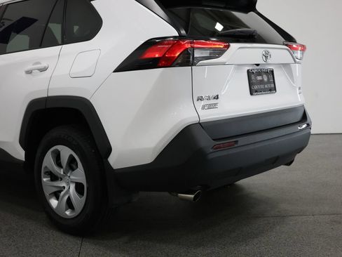 Used 2022 Toyota RAV4 LE AWD/4WD image 10