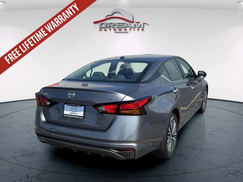 Used 2024 Nissan Altima 2.5 SV FWD image 12