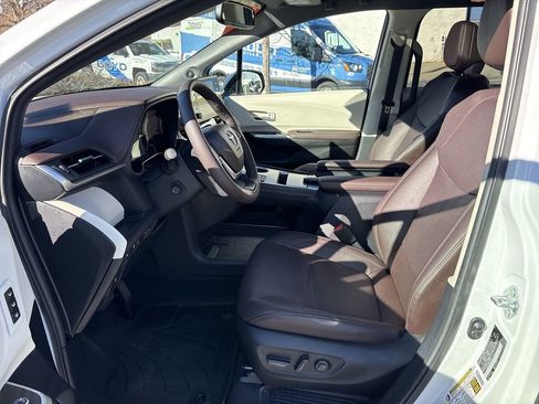 Used 2024 Toyota Sienna Platinum image 23