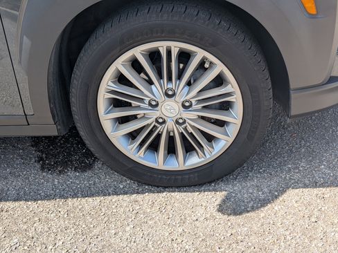 Used 2018 Hyundai Kona SEL w/ SEL Tech Package 02 FWD image 11