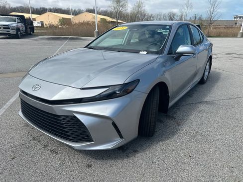 Used 2025 Toyota Camry LE w/ Convenience Package FWD image 7