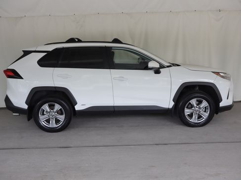 Used 2024 Toyota RAV4 XLE w/ Convenience Package AWD/4WD image 6