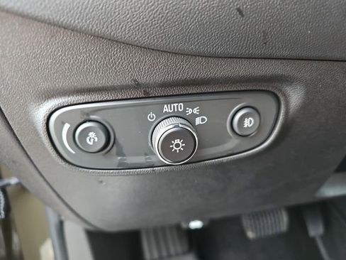 Used 2023 Chevrolet Equinox Premier image 16