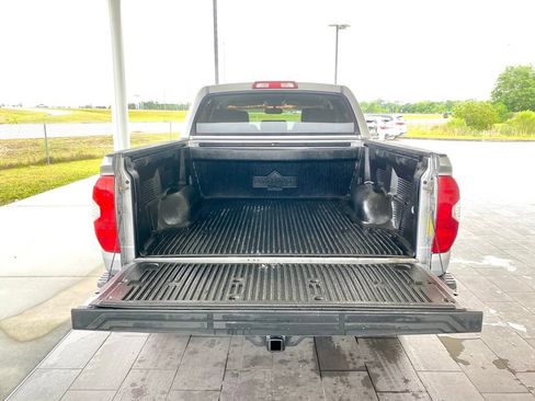 Used 2017 Toyota Tundra SR5 w/ SR5 Upgrade Package AWD/4WD image 13