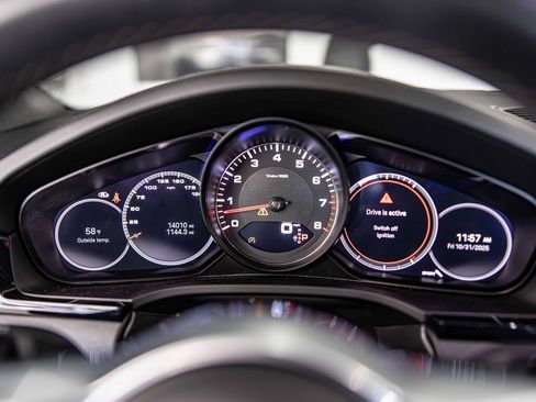 Used 2022 Porsche Cayenne S Platinum image 23