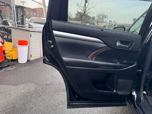 Used 2015 Toyota Highlander XLE image 20