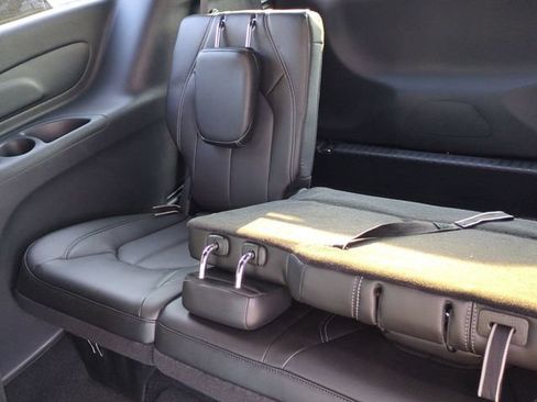 New 2026 Chrysler Pacifica Select w/ S Appearance Package FWD image 31