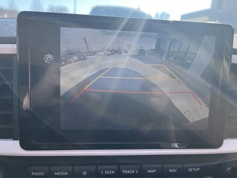 Used 2023 Hyundai Venue Limited image 15