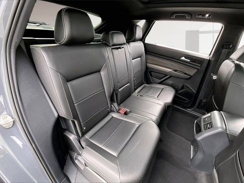Used 2023 Volkswagen Atlas Cross Sport SEL image 23