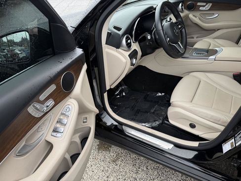 Used 2022 Mercedes-Benz GLC 300 4MATIC image 11