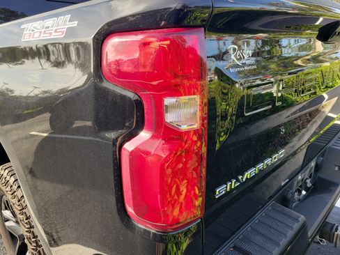 Used 2024 Chevrolet Silverado 1500 LT Trail Boss w/ Convenience Package II AWD/4WD image 23