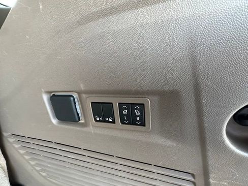 Used 2021 GMC Yukon Denali AWD/4WD image 8