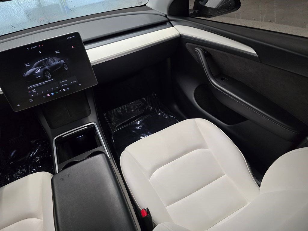 Used 2024 Tesla Model Y Long Range AWD/4WD image 37