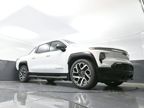 New 2025 Chevrolet Silverado EV RST image 52