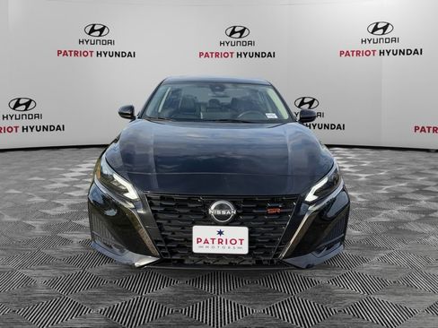 Used 2024 Nissan Altima 2.5 SR w/ SR Premium Package FWD image 8