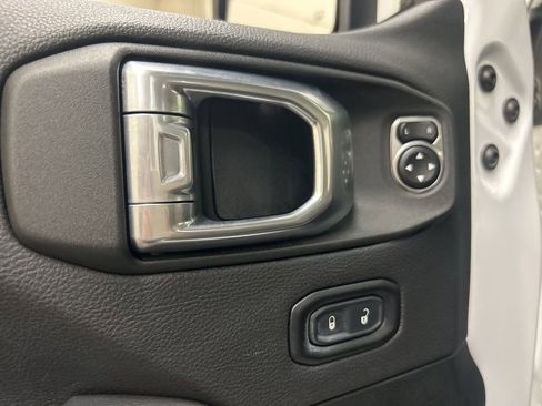 Used 2021 Jeep Wrangler Unlimited Sahara image 26