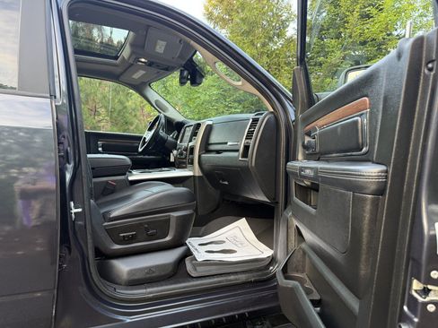 Used 2019 RAM 1500 Laramie AWD/4WD image 19