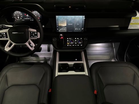 New 2025 Land Rover Defender 130 X-Dynamic SE image 25