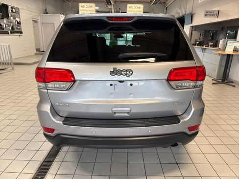 Used 2018 Jeep Grand Cherokee Laredo AWD/4WD image 4