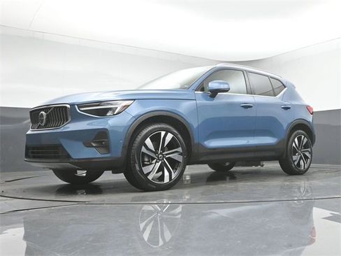 Used 2023 Volvo XC40 B5 Ultimate w/ Protection Package Premier image 45