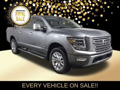 Used 2020 Nissan Titan SL w/ Moonroof Package image 4