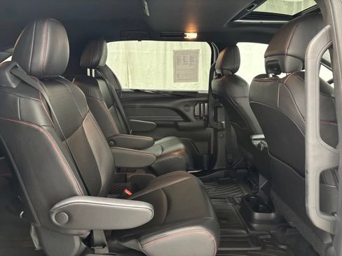 Used 2025 Toyota Sienna XSE FWD image 59