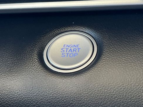 Used 2022 Hyundai Elantra SEL w/ Convenience Package FWD image 26