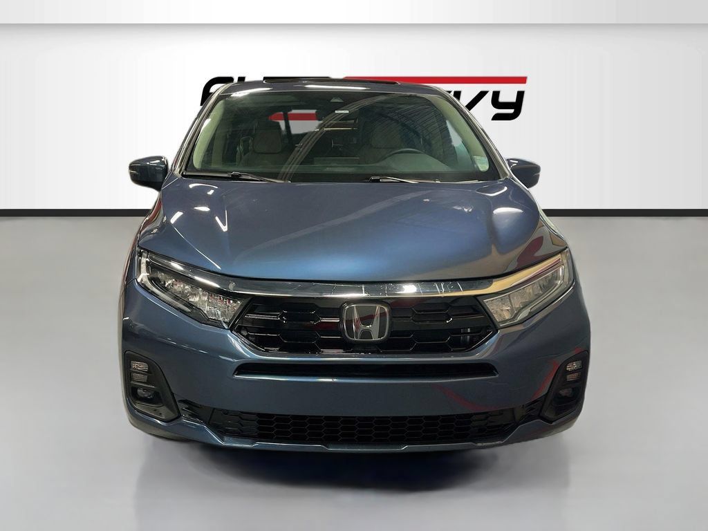Used 2025 Honda Odyssey Touring image 2