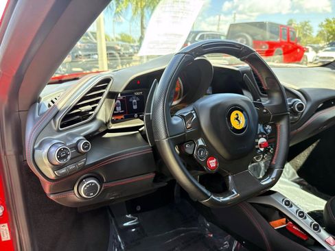 Used 2018 Ferrari 488 Spider RWD image 15